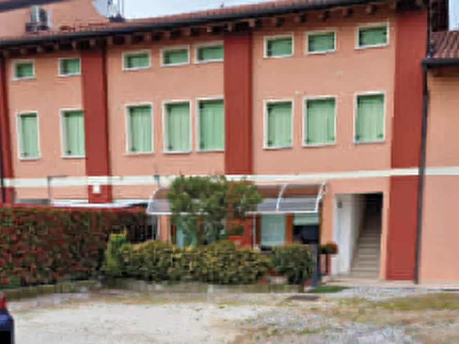 Immagine 1 di Palazzo in vendita  in Vai San Carlo a Volpago Del Montello