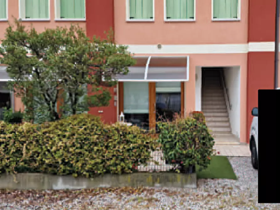Immagine 2 di Palazzo in vendita  in Vai San Carlo a Volpago Del Montello