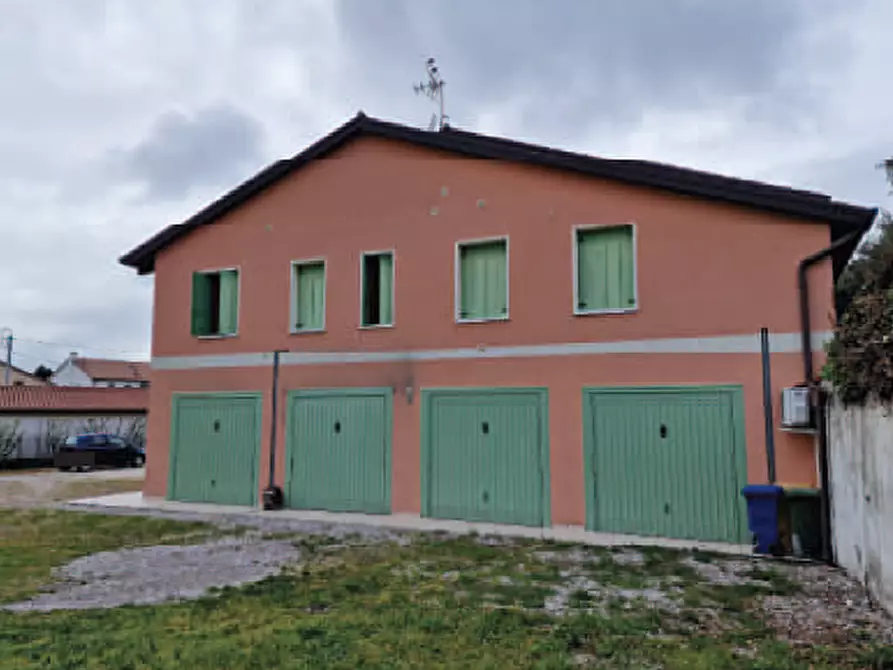 Immagine 3 di Palazzo in vendita  in Vai San Carlo a Volpago Del Montello