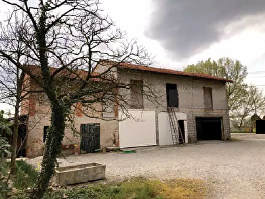 Immagine 1 di Magazzino in vendita  in Via Vallonto II a Fontanelle