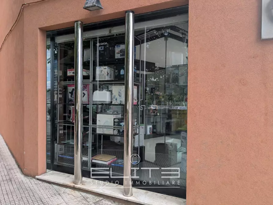 Immagine 4 di Negozio in vendita  in via Tenna 18 a Ancona