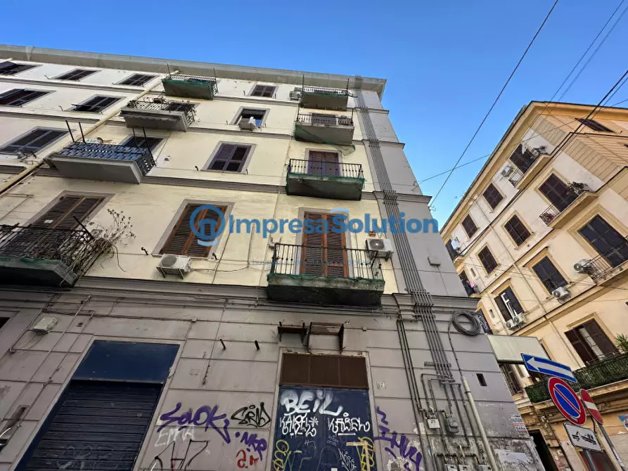 Immagine 2 di Negozio in affitto  in Via Benedetto Cairoli a Napoli
