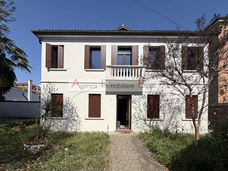 Immagine 1 di Villa in vendita  in Via del Portello a Padova
