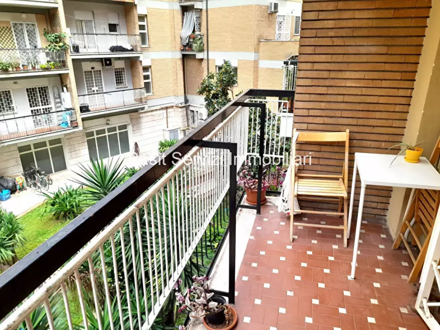 Immagine 5 di Appartamento in vendita  in Via Oderisi da Gubbio a Roma