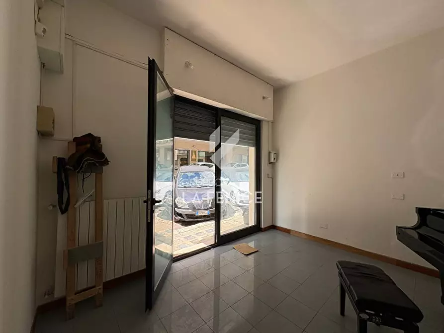 Immagine 6 di Laboratorio in vendita  in via delle scienze a Martina Franca