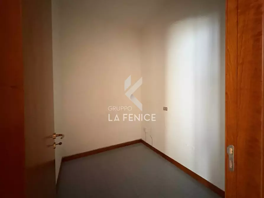 Immagine 7 di Laboratorio in vendita  in via delle scienze a Martina Franca