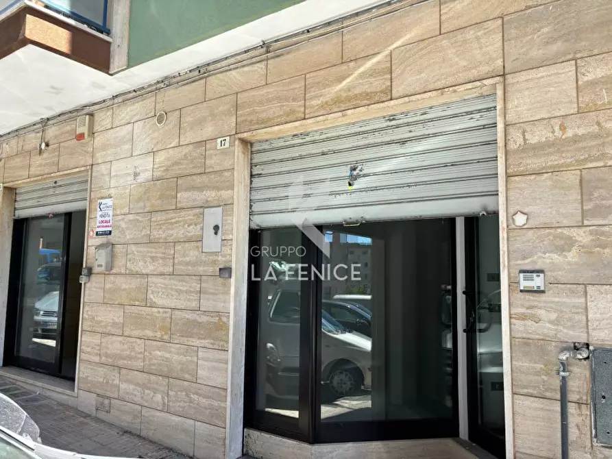 Immagine 22 di Laboratorio in vendita  in via delle scienze a Martina Franca