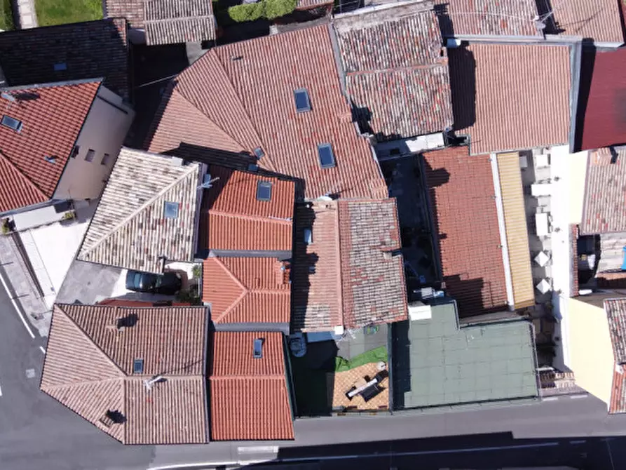 Immagine 2 di Casa indipendente in vendita  in Vicolo Chiesuolo 10 a Bardolino