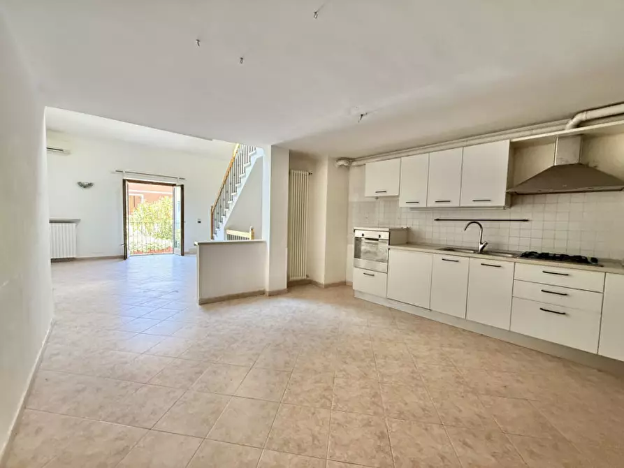 Immagine 3 di Casa indipendente in vendita  in Vicolo Chiesuolo 10 a Bardolino