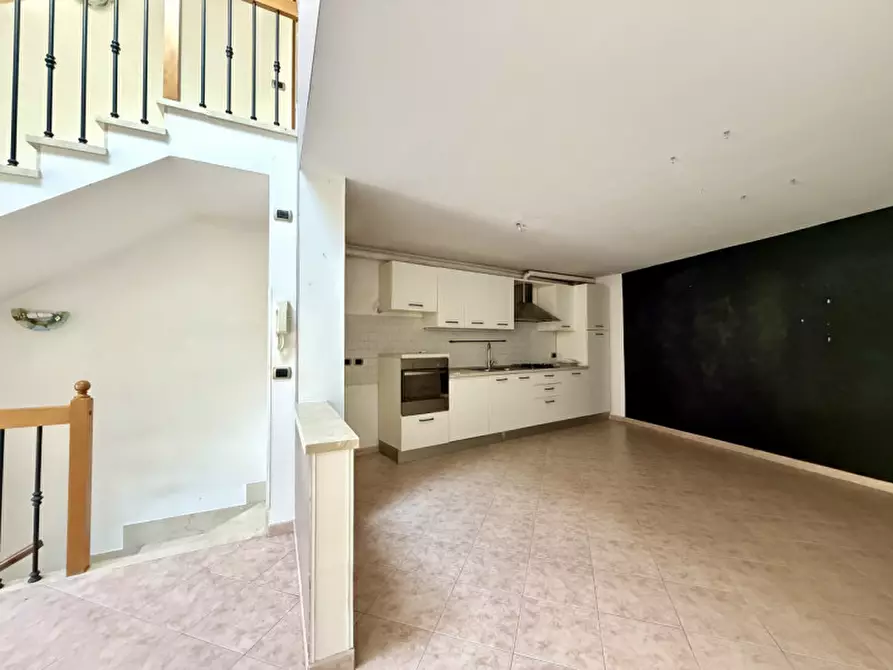 Immagine 4 di Casa indipendente in vendita  in Vicolo Chiesuolo 10 a Bardolino
