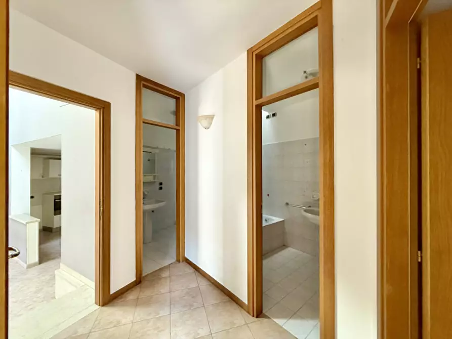 Immagine 9 di Casa indipendente in vendita  in Vicolo Chiesuolo 10 a Bardolino