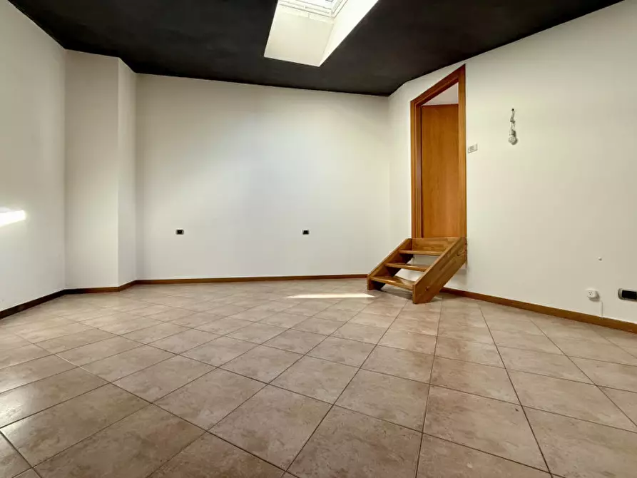 Immagine 12 di Casa indipendente in vendita  in Vicolo Chiesuolo 10 a Bardolino