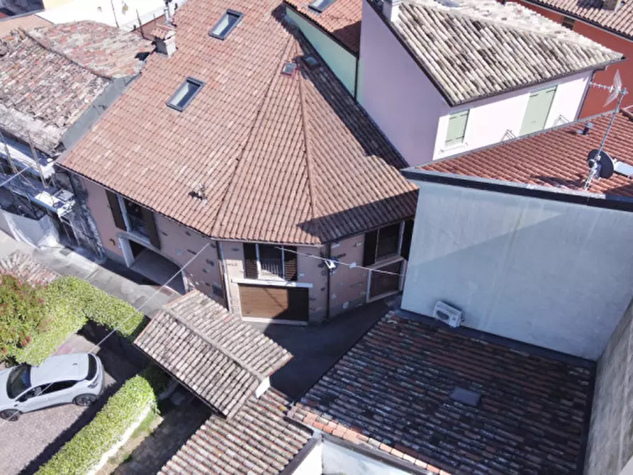 Immagine 22 di Casa indipendente in vendita  in Vicolo Chiesuolo 10 a Bardolino