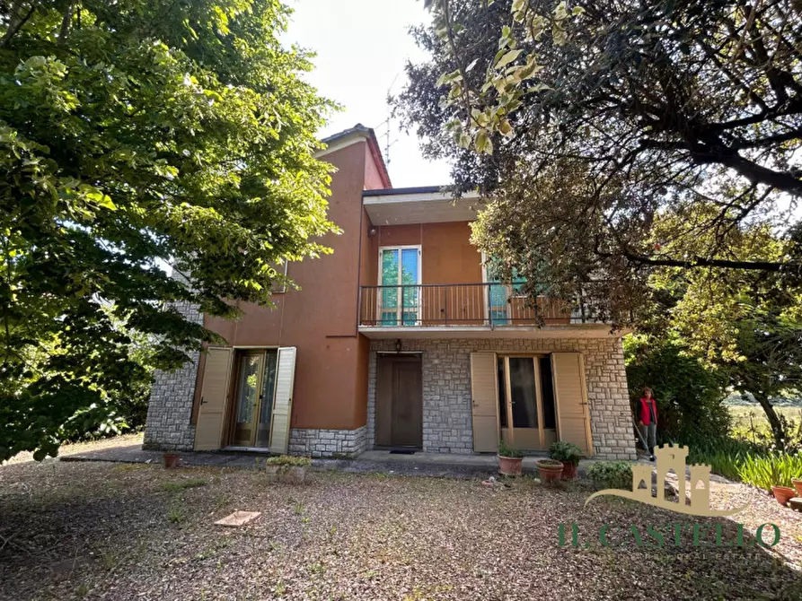 Immagine 1 di Casa indipendente in vendita  a Castiglione Del Lago