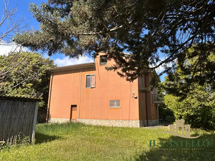 Immagine 4 di Casa indipendente in vendita  a Castiglione Del Lago