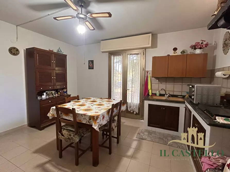 Immagine 8 di Casa indipendente in vendita  a Castiglione Del Lago