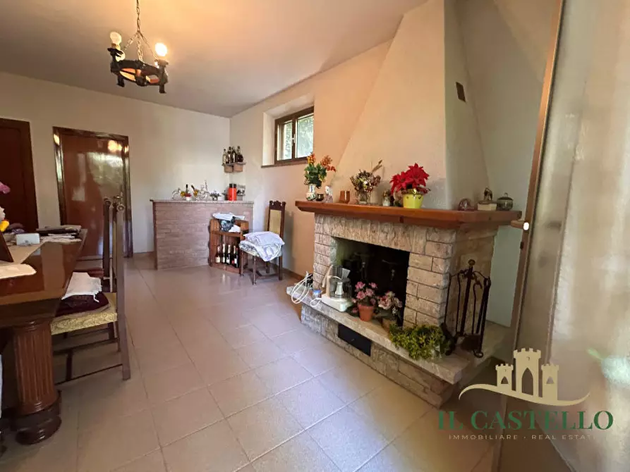 Immagine 10 di Casa indipendente in vendita  a Castiglione Del Lago