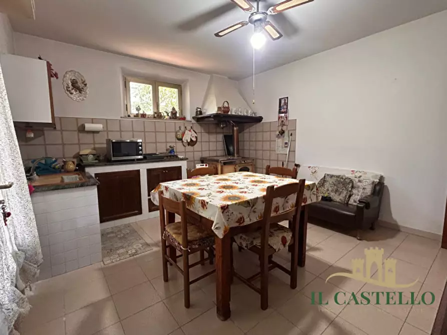 Immagine 11 di Casa indipendente in vendita  a Castiglione Del Lago