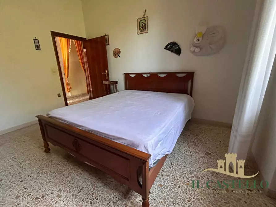 Immagine 18 di Casa indipendente in vendita  a Castiglione Del Lago