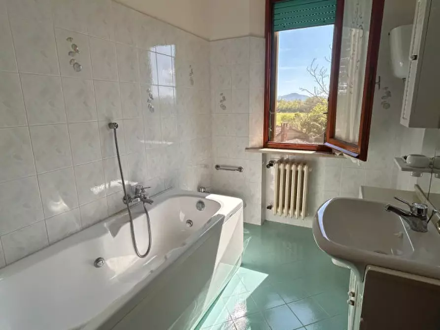 Immagine 20 di Casa indipendente in vendita  a Castiglione Del Lago