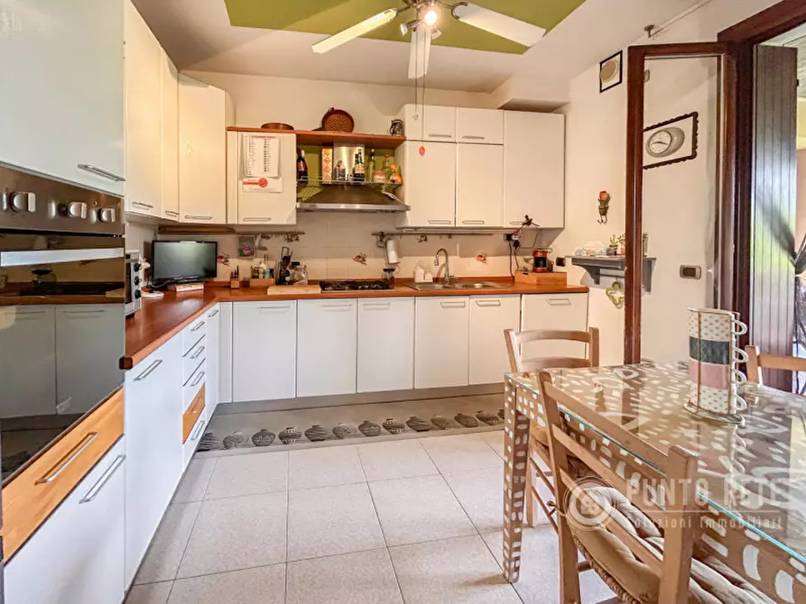 Immagine 16 di Appartamento in vendita  in Via Valparadiso a Negrar di Valpolicella