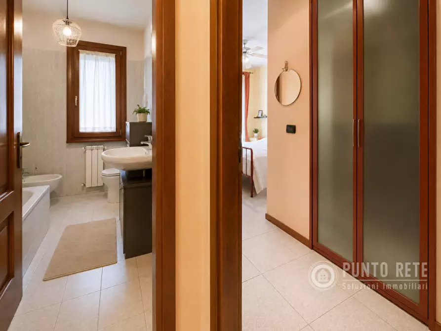 Immagine 27 di Appartamento in vendita  in Via Valparadiso a Negrar di Valpolicella