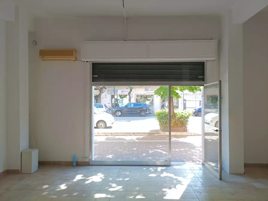 Immagine 3 di Negozio in vendita  in V.LE G. D'ANNUNZIO 241 a Pescara