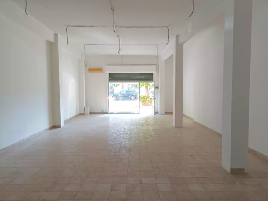 Immagine 4 di Negozio in vendita  in V.LE G. D'ANNUNZIO 241 a Pescara