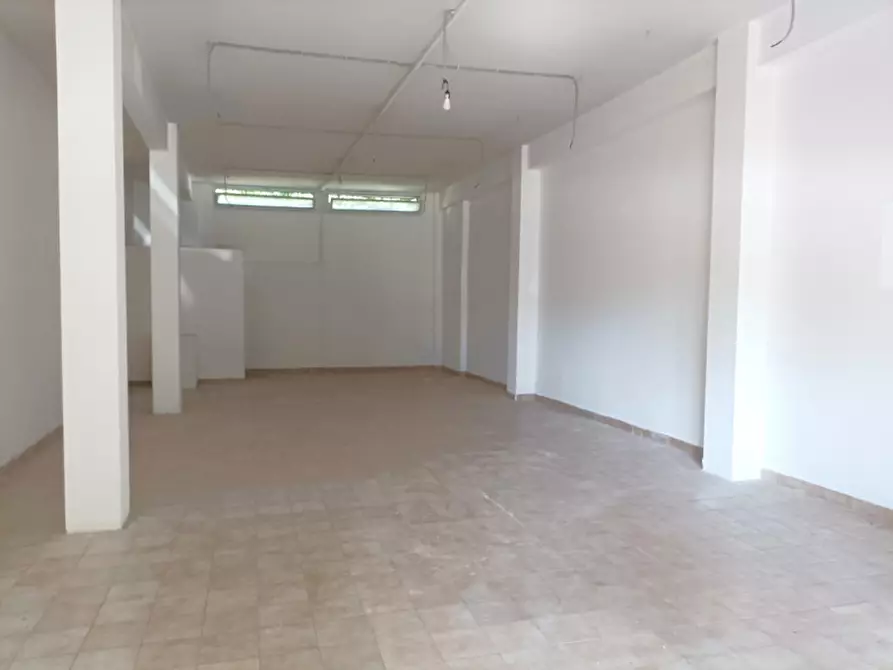 Immagine 5 di Negozio in vendita  in V.LE G. D'ANNUNZIO 241 a Pescara