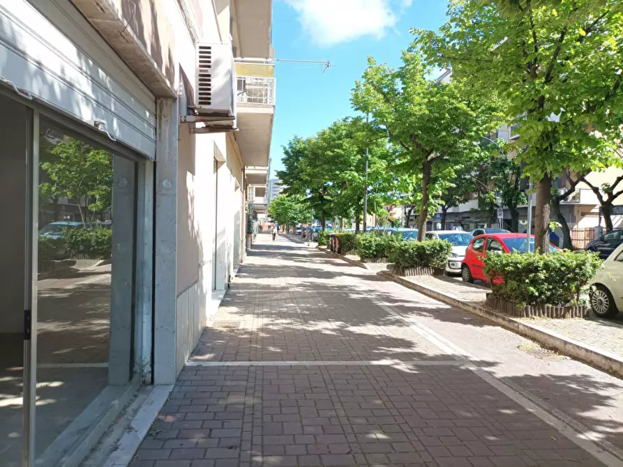 Immagine 10 di Negozio in vendita  in V.LE G. D'ANNUNZIO 241 a Pescara