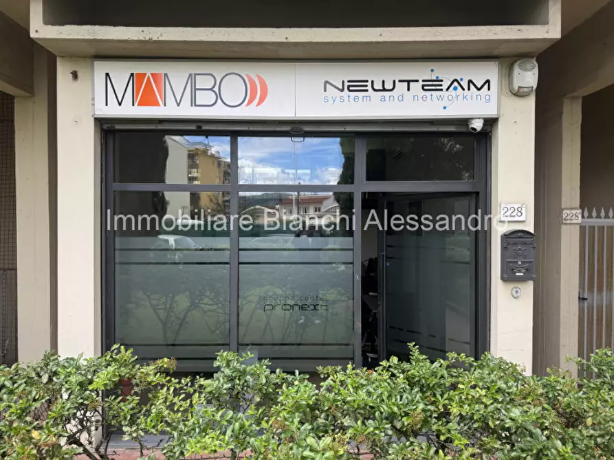 Immagine 2 di Negozio in affitto  in Via Aretina 228/C a Firenze