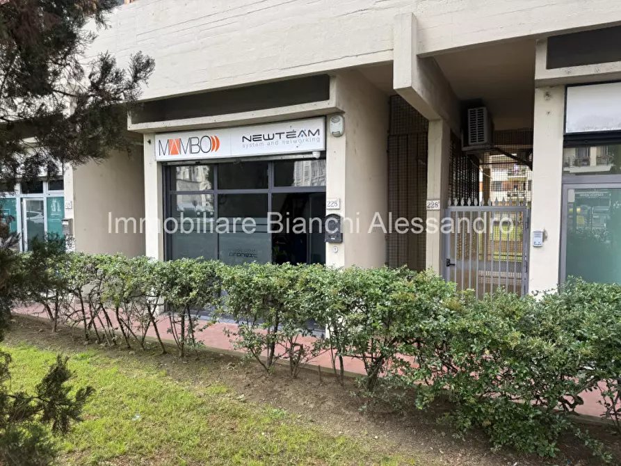 Immagine 10 di Negozio in affitto  in Via Aretina 228/C a Firenze