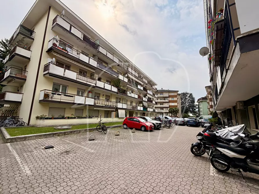 Immagine 8 di Appartamento in vendita  in Giacomo-Leopardi-Straße - Via G. Leopardi a Merano .Meran.