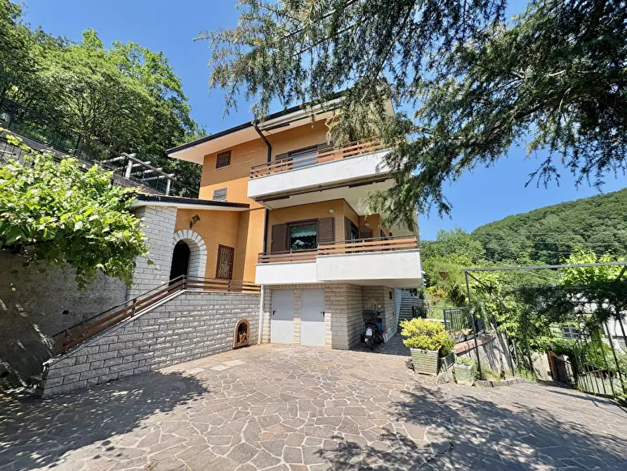 Immagine 1 di Appartamento in vendita  in Via Castelmonte 16 a Trieste