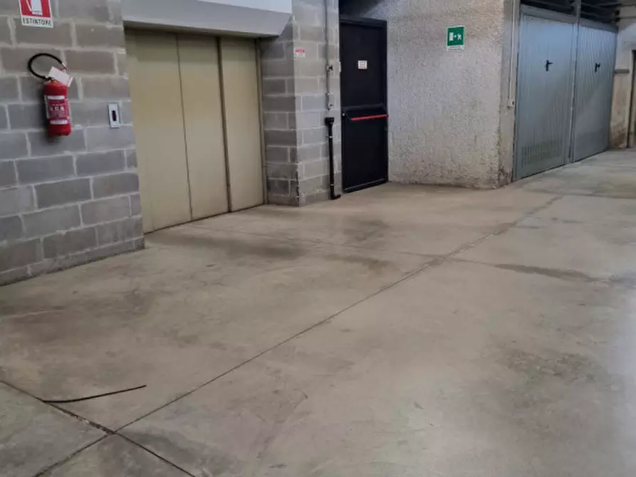 Immagine 3 di Garage in vendita  in Via Camillo Benso Conte di Cavour a Este