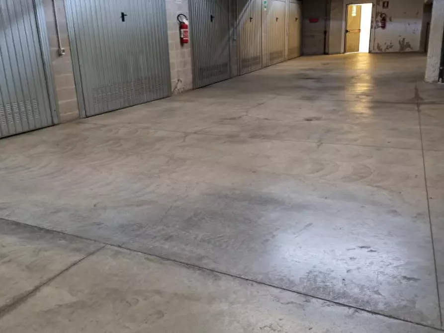 Immagine 4 di Garage in vendita  in Via Camillo Benso Conte di Cavour a Este