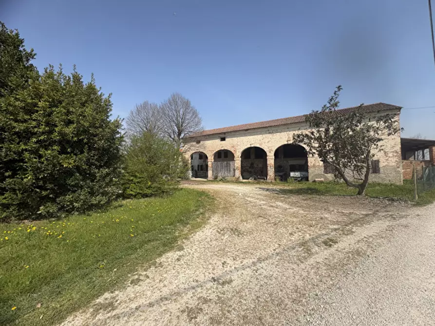 Immagine 4 di Rustico / casale in vendita  in Via San Michele Arcangelo a Mestrino
