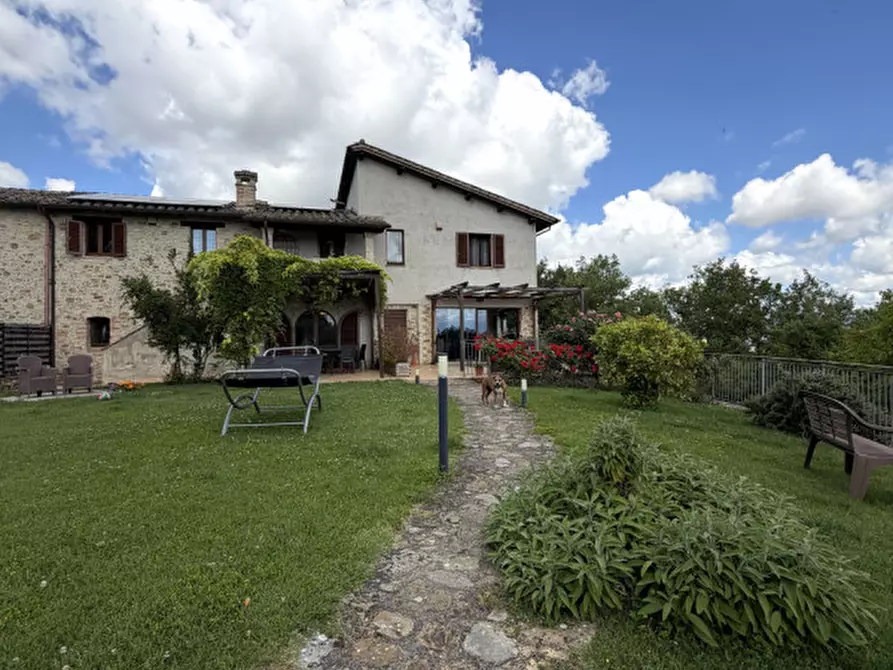 Immagine 2 di Rustico / casale in vendita  a Perugia