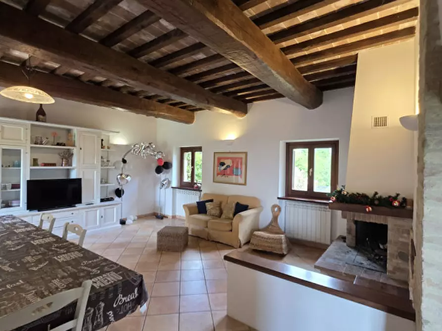 Immagine 15 di Rustico / casale in vendita  a Perugia