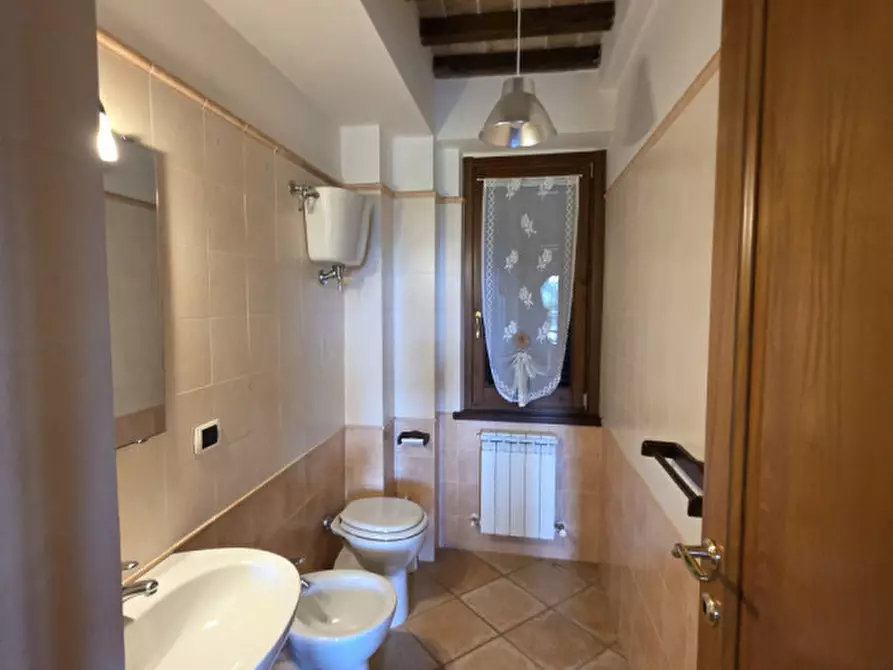 Immagine 21 di Rustico / casale in vendita  a Perugia