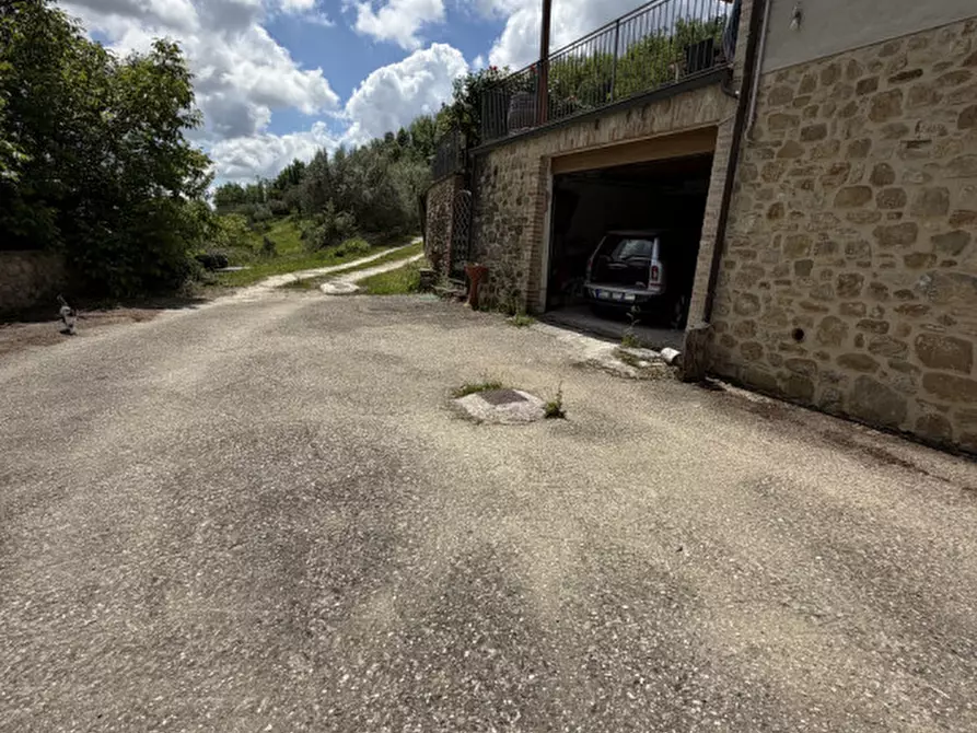 Immagine 71 di Rustico / casale in vendita  a Perugia