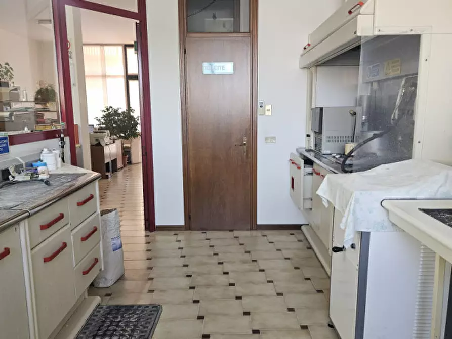 Immagine 13 di Laboratorio in vendita  in Via Zuccherificio a Este