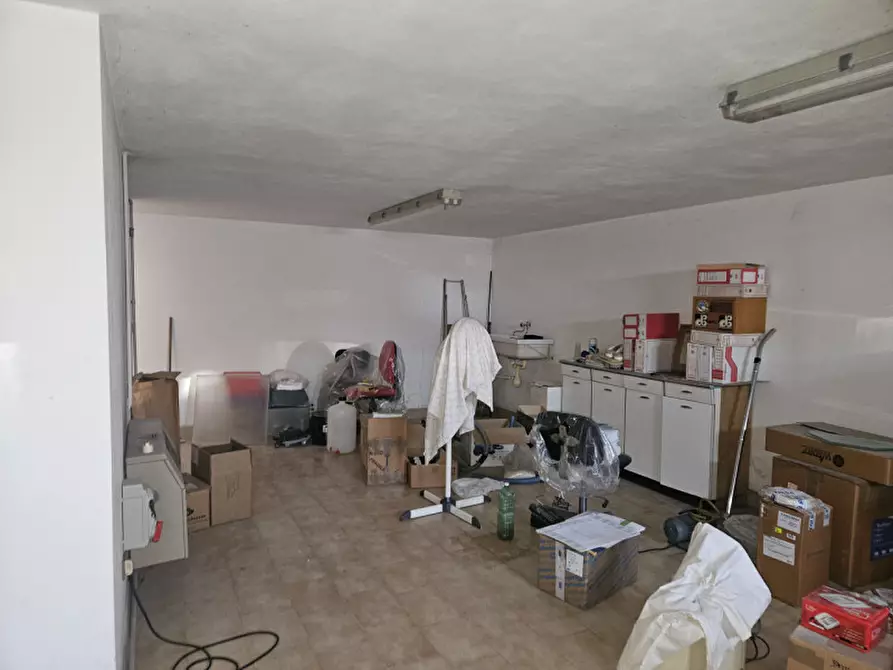 Immagine 21 di Laboratorio in vendita  in Via Zuccherificio a Este