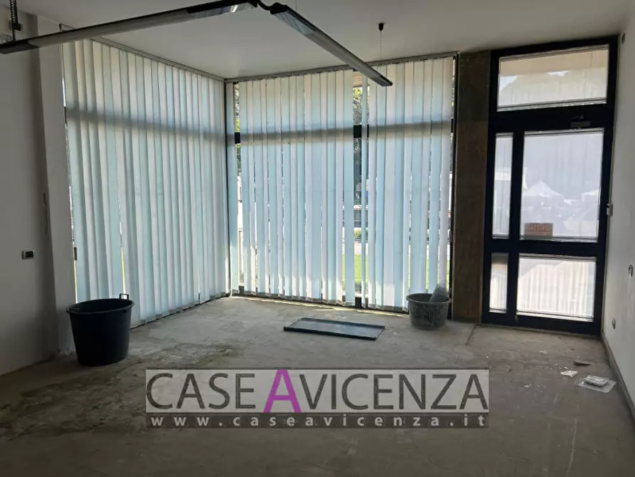 Immagine 2 di Negozio in vendita  in Via Roma a Grisignano Di Zocco