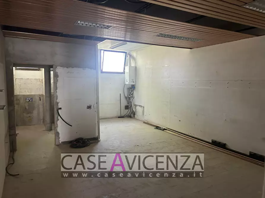 Immagine 11 di Negozio in vendita  in Via Roma a Grisignano Di Zocco