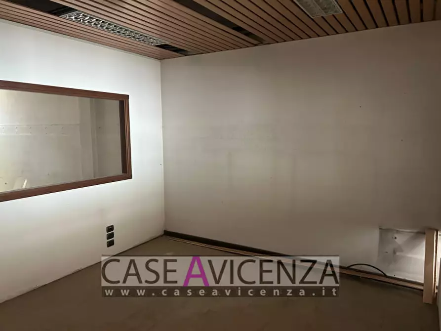 Immagine 10 di Negozio in vendita  in Via Roma a Grisignano Di Zocco