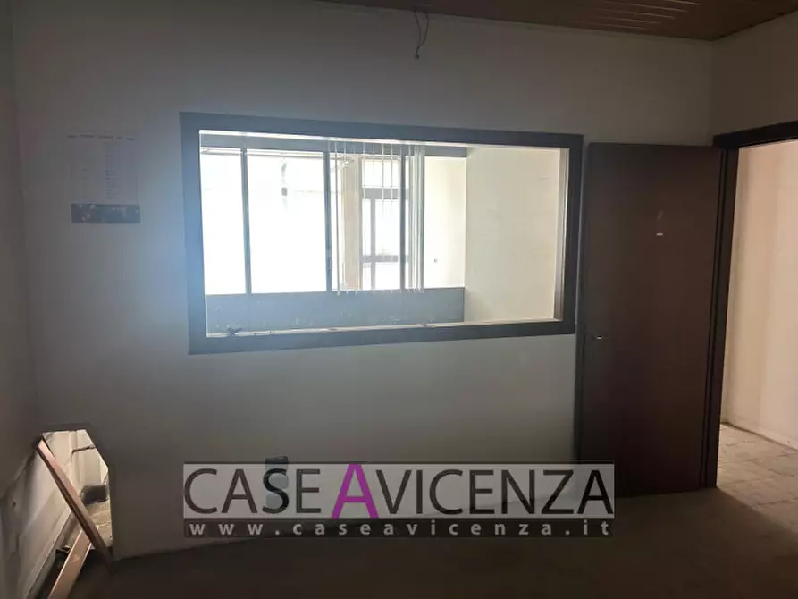 Immagine 16 di Negozio in vendita  in Via Roma a Grisignano Di Zocco