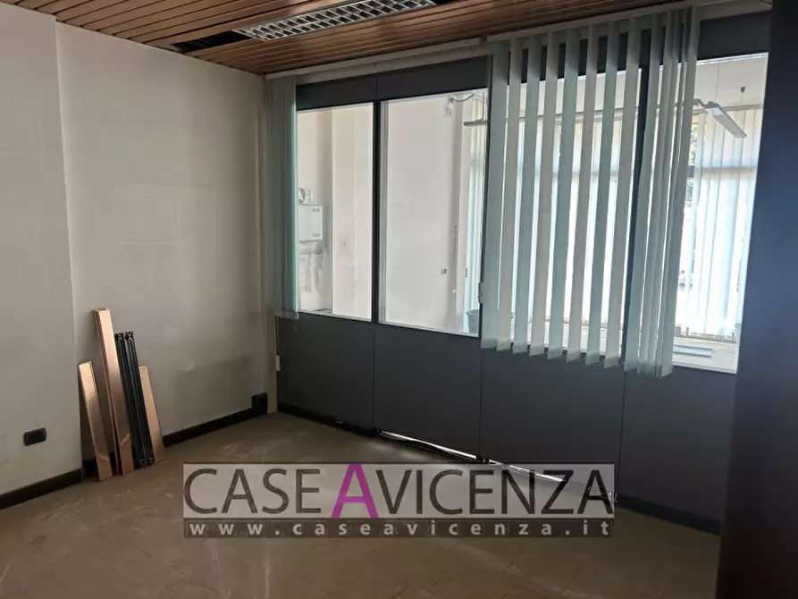 Immagine 18 di Negozio in vendita  in Via Roma a Grisignano Di Zocco
