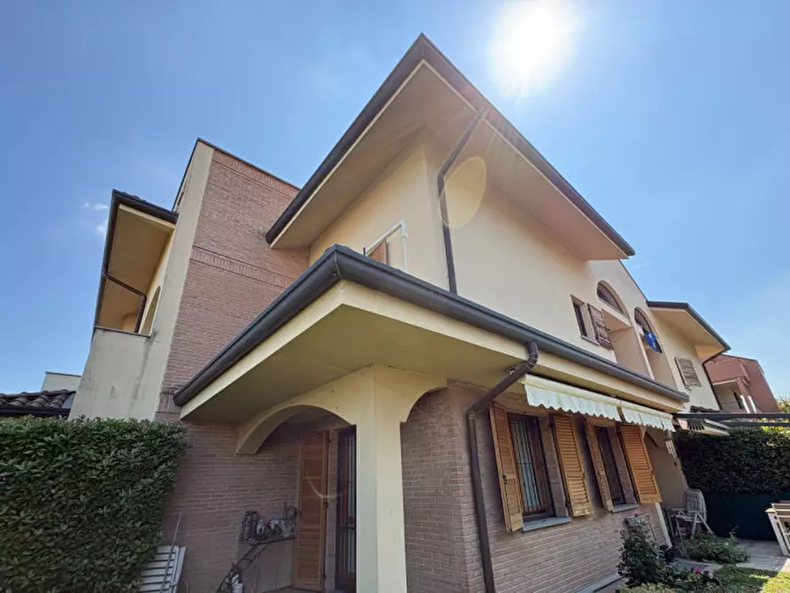 Immagine 2 di Villa in vendita  in Via Mazzini 77 a Biassono