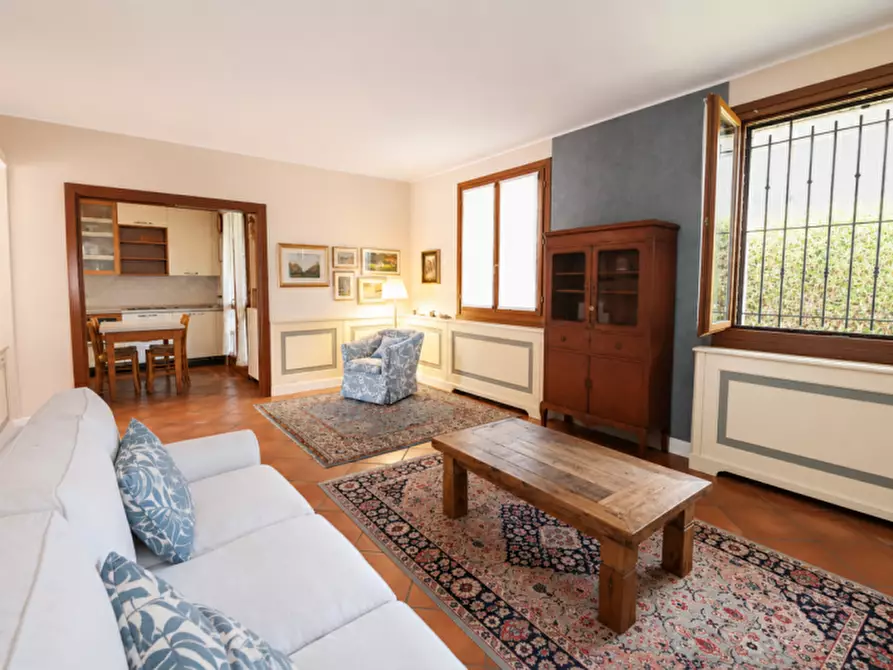 Immagine 5 di Villa in vendita  in Via Mazzini 77 a Biassono